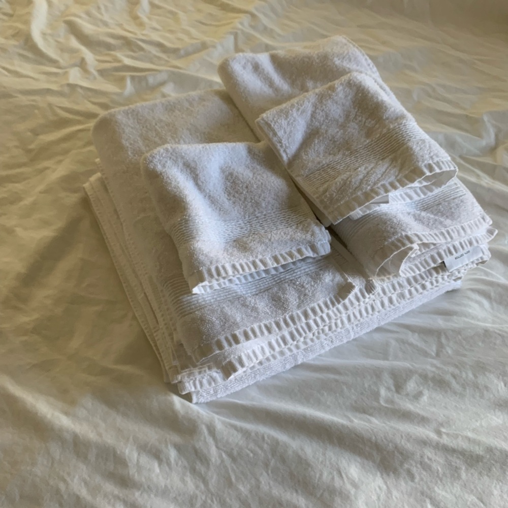 Used 6 piece signature white collection towels